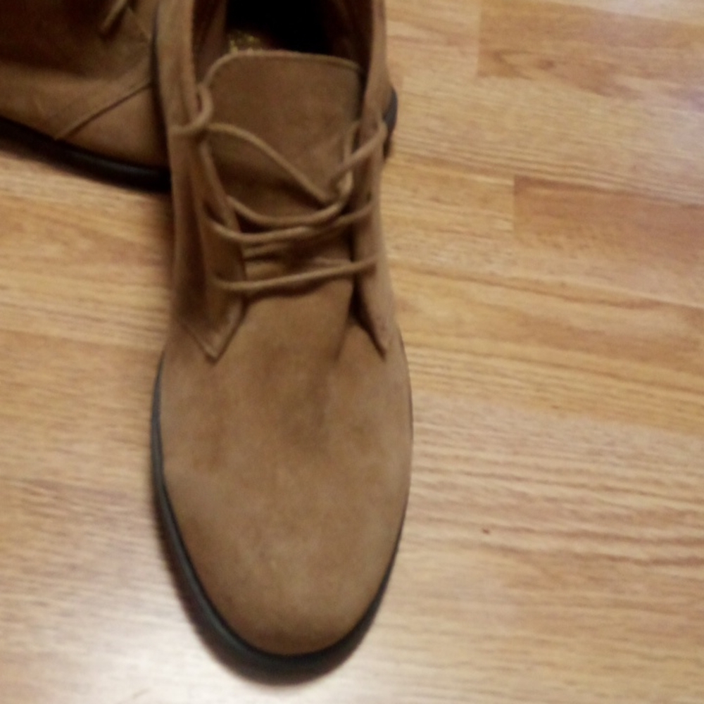 BASS FLEX STEP, Women's Low cut, leather, tan,  boots,. Size 9.5M, like new